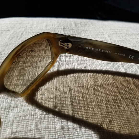 Burberry,  beautiful sunglasses - Picture 5 of 9